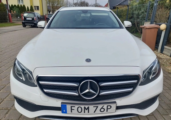 Mercedes-Benz Klasa E cena 127500 przebieg: 144275, rok produkcji 2019 z Jelcz-Laskowice małe 254